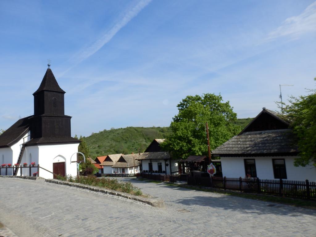 Nefelejcs Vendégház Hollókő Apartamento Exterior foto