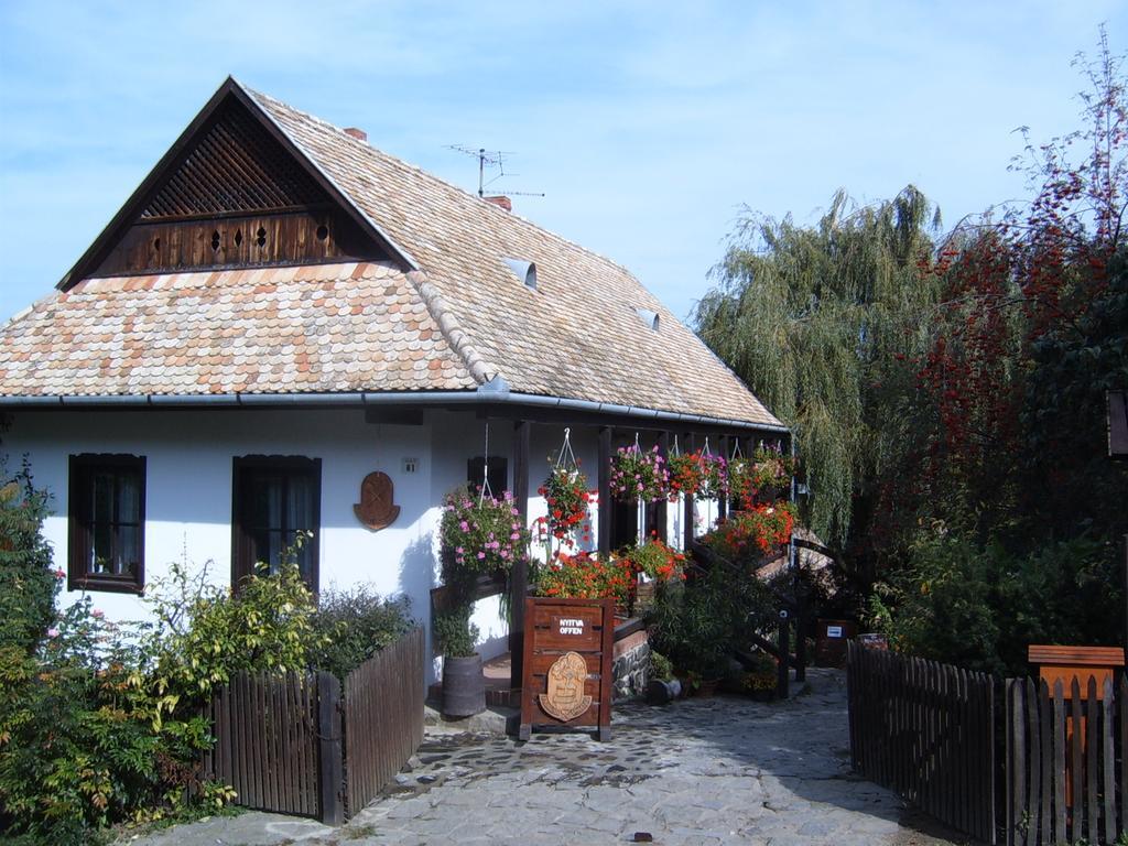 Nefelejcs Vendégház Hollókő Apartamento Exterior foto