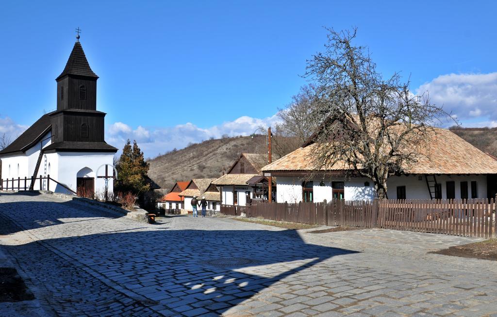 Nefelejcs Vendégház Hollókő Apartamento Exterior foto