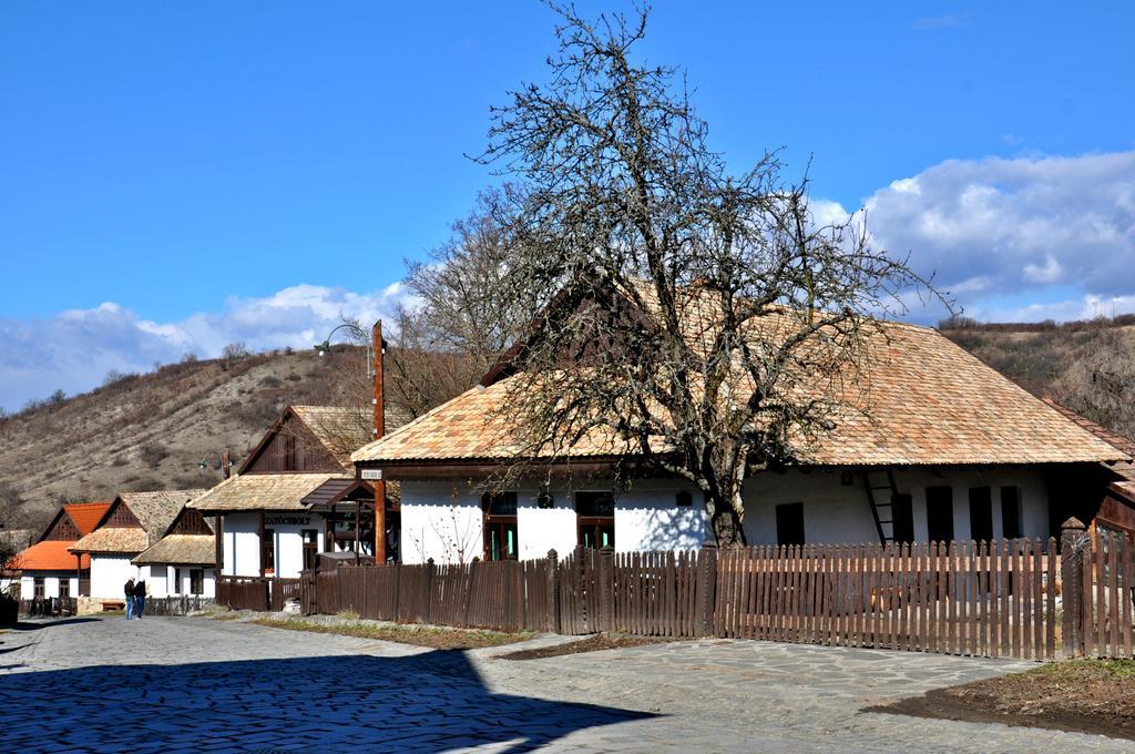 Nefelejcs Vendégház Hollókő Apartamento Exterior foto